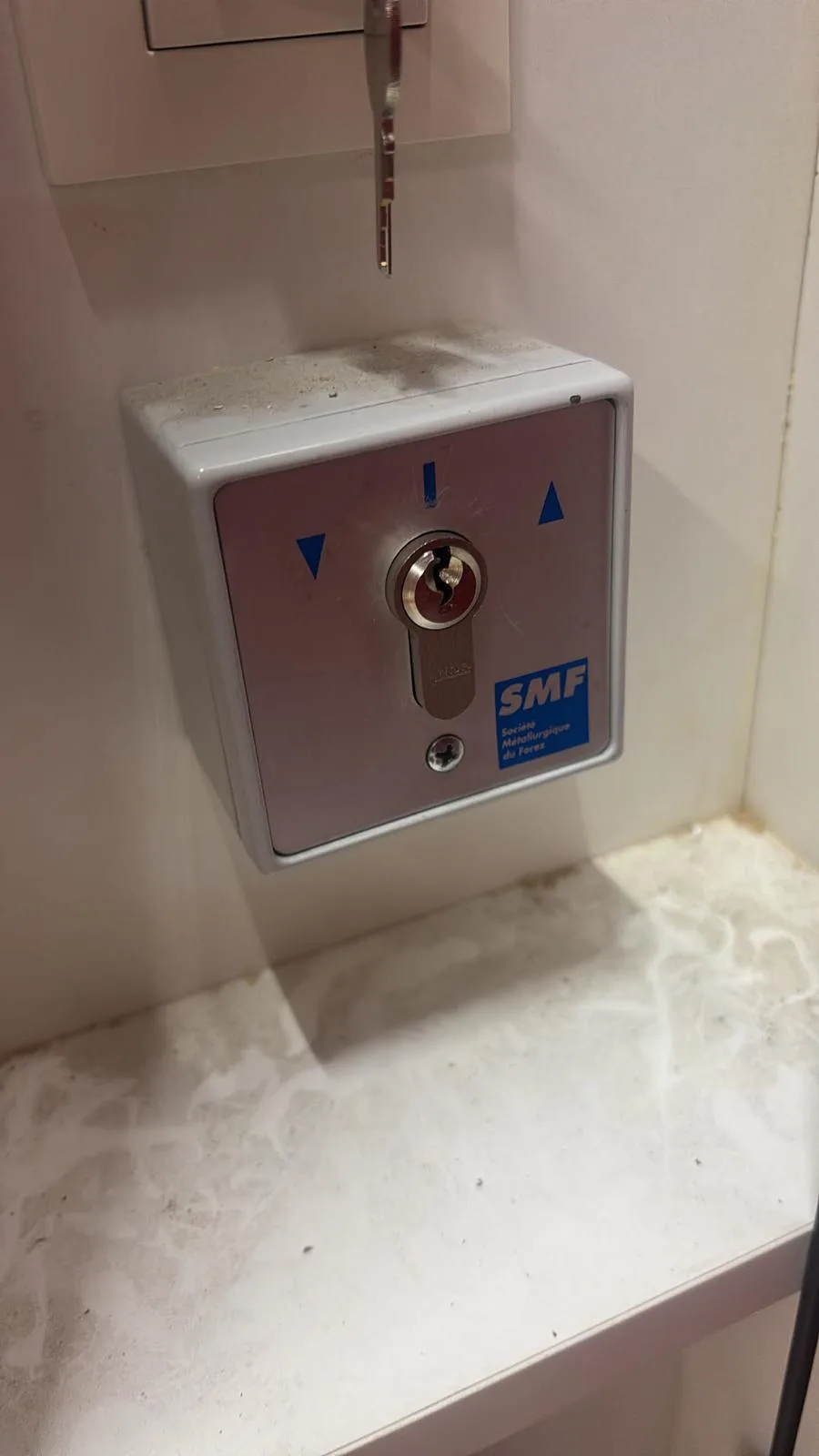 Motorisation de rideau métallique à Évry-Courcouronnes